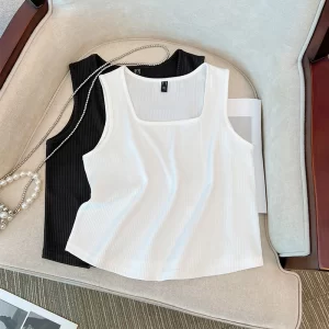 Plus size, chubby mm with loose belly covering and slimming effect, paired with a pit stripe vest 3303